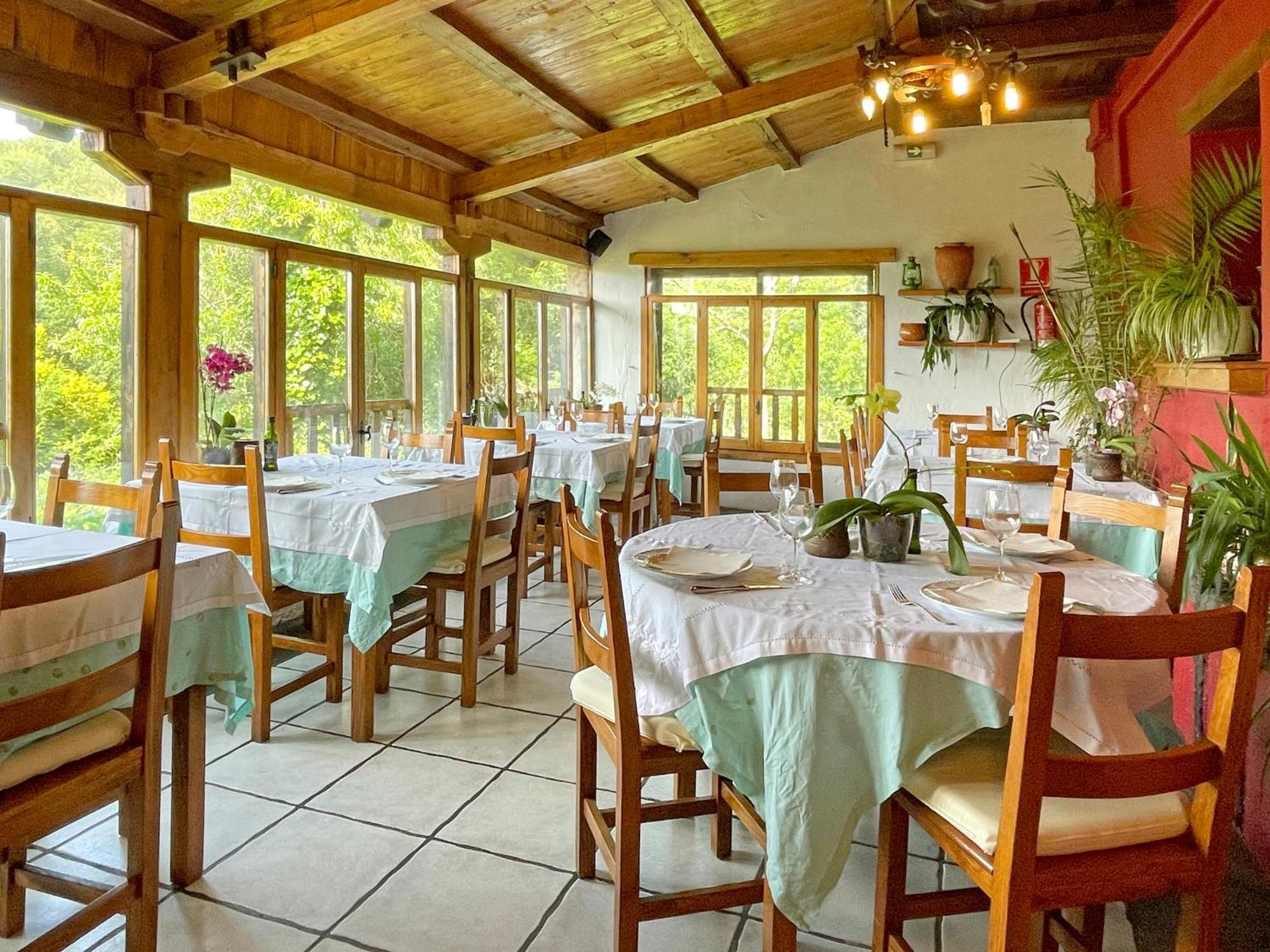 Hotel Peruskenea Хаунсарас Экстерьер фото