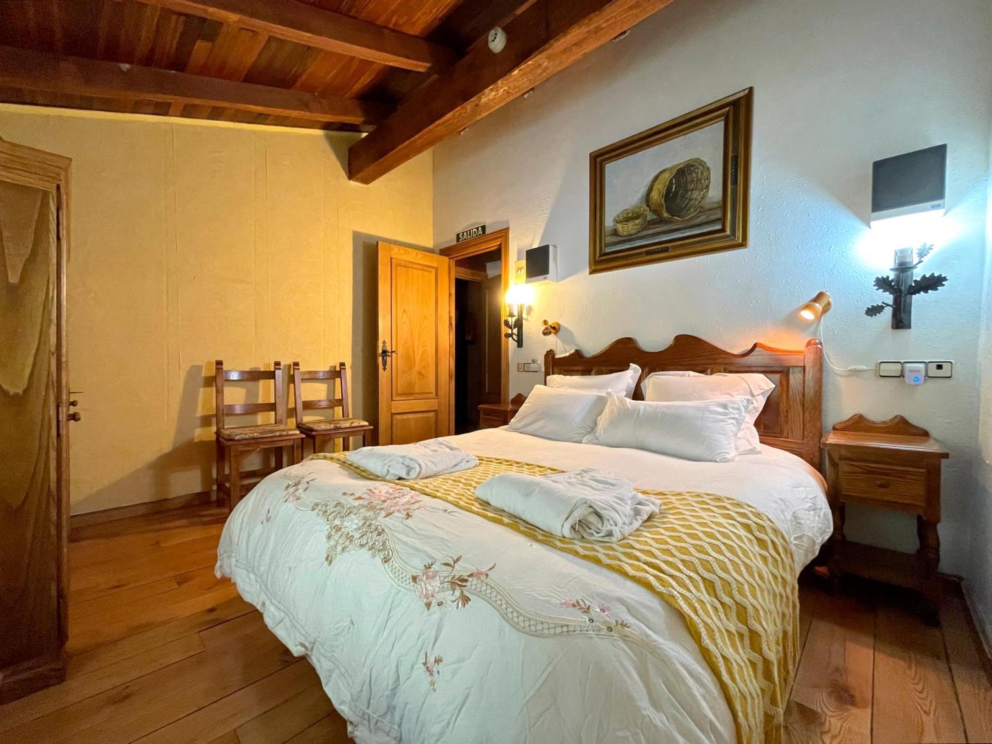 Hotel Peruskenea Хаунсарас Экстерьер фото