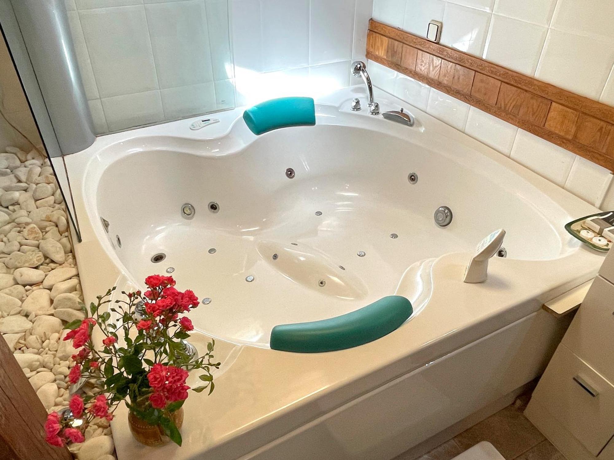 Hotel Peruskenea Хаунсарас Экстерьер фото