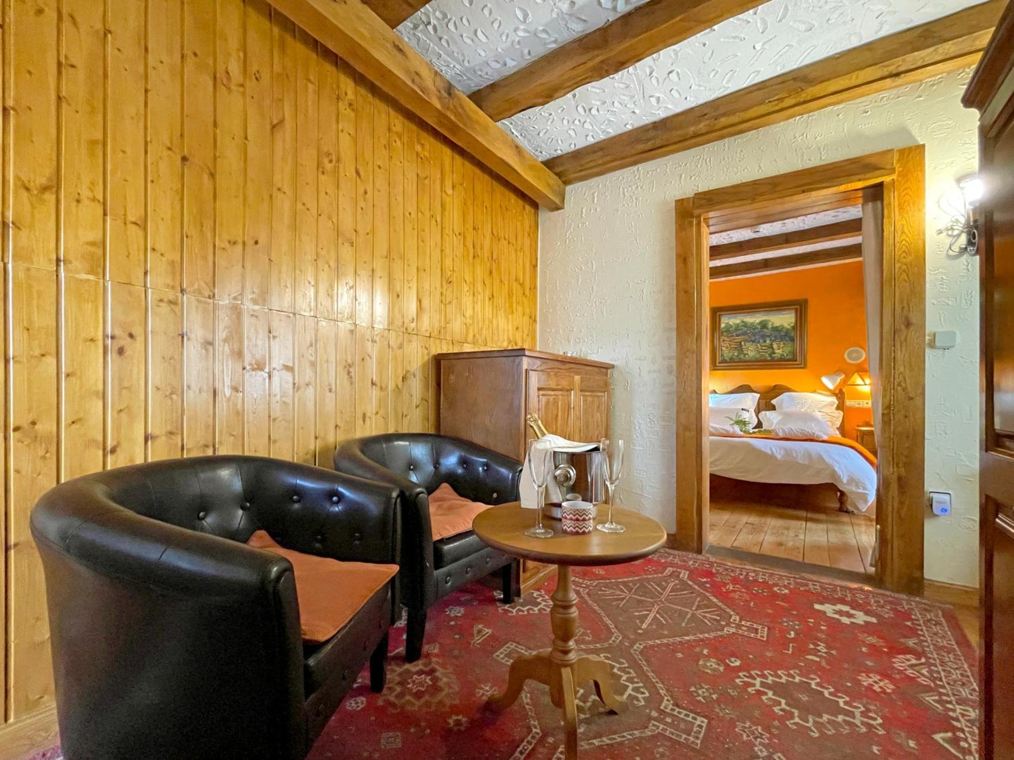 Hotel Peruskenea Хаунсарас Экстерьер фото