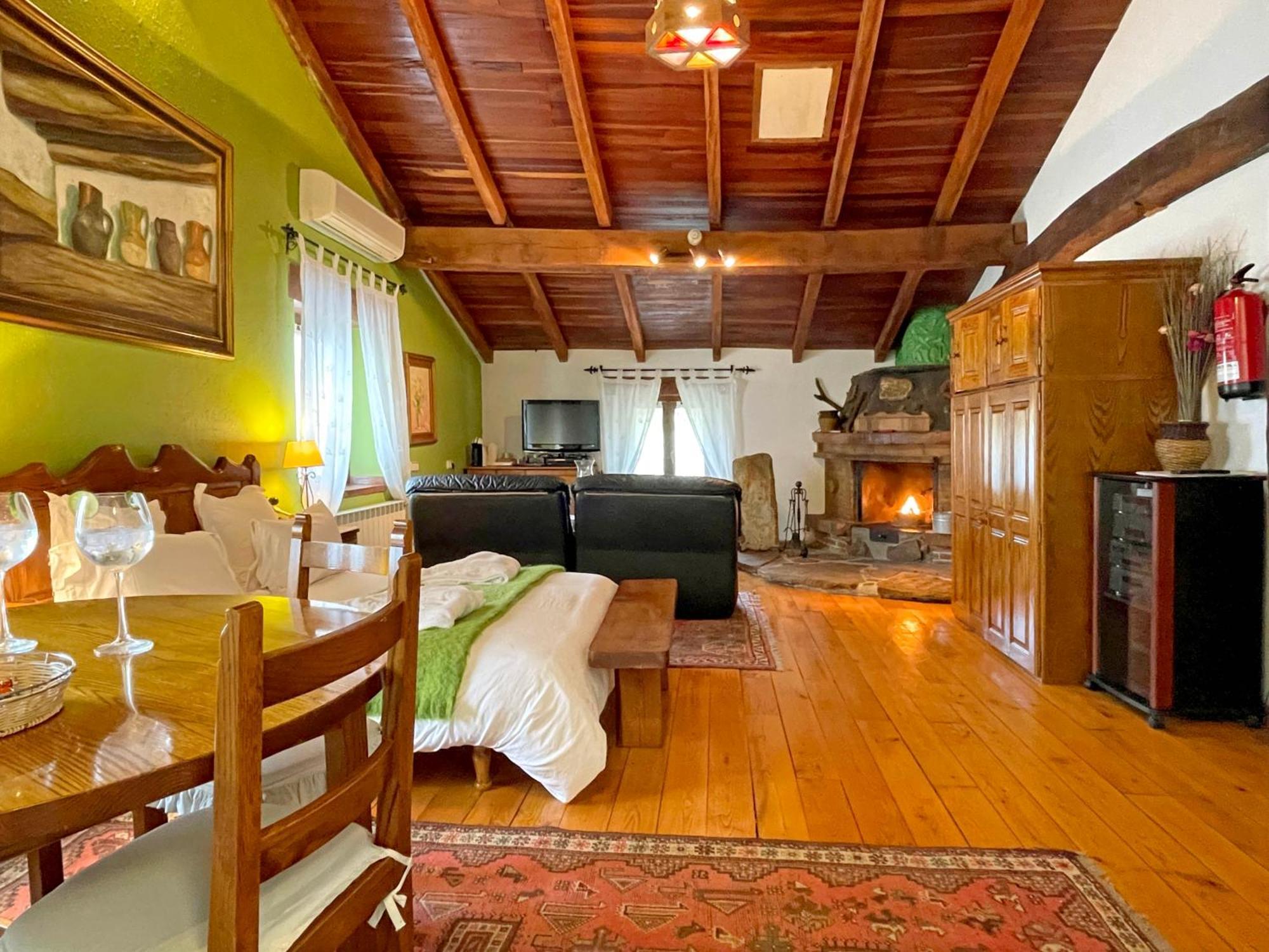 Hotel Peruskenea Хаунсарас Экстерьер фото