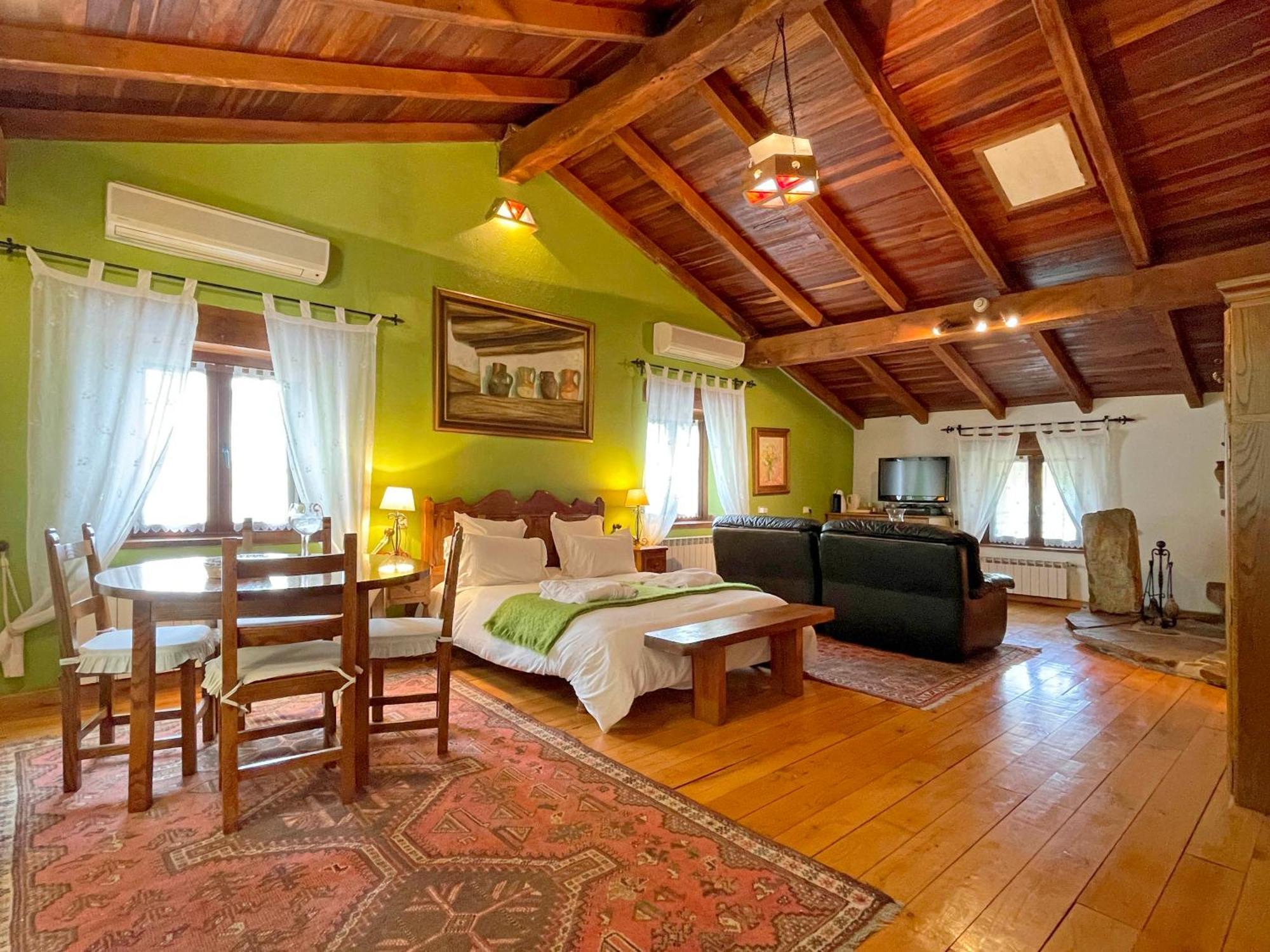 Hotel Peruskenea Хаунсарас Экстерьер фото